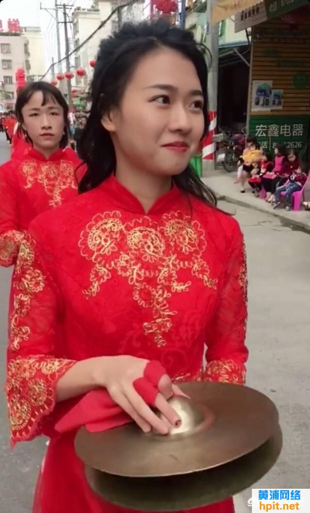 潮汕小姐姐霸屏是因为她具有传统的古典之美吗，你怎么认为呢？