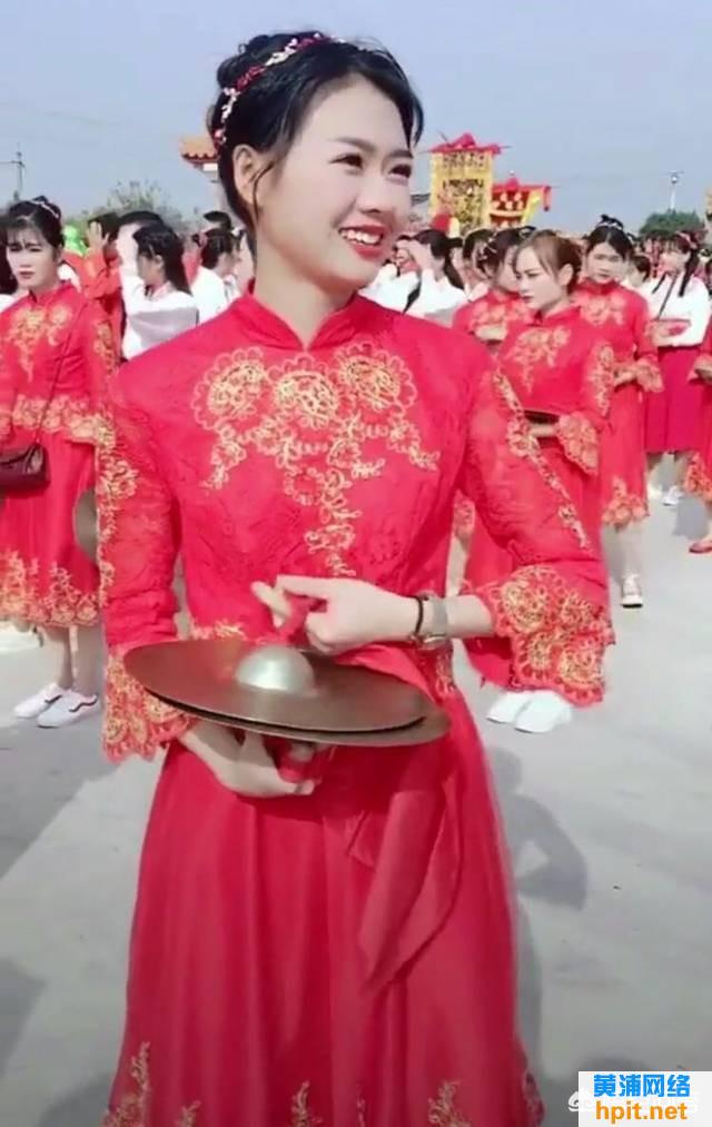 潮汕小姐姐霸屏是因为她具有传统的古典之美吗，你怎么认为呢？